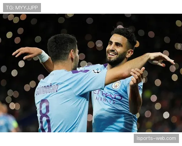 京多安如何通过回撤出球激活边路进攻？——强强对话中的中场主导逻辑