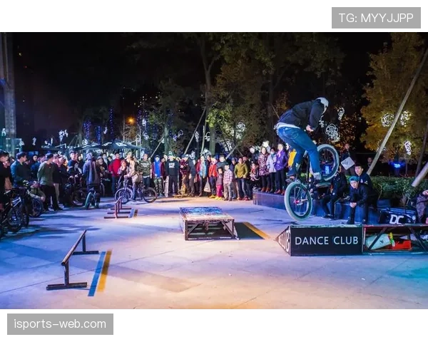 拉菲尼亚训练完直接去夜店蹦到凌晨？